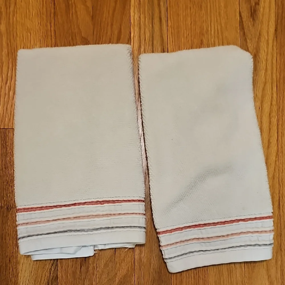2 Threshold Hand Towel with Subtle Pink Stripes